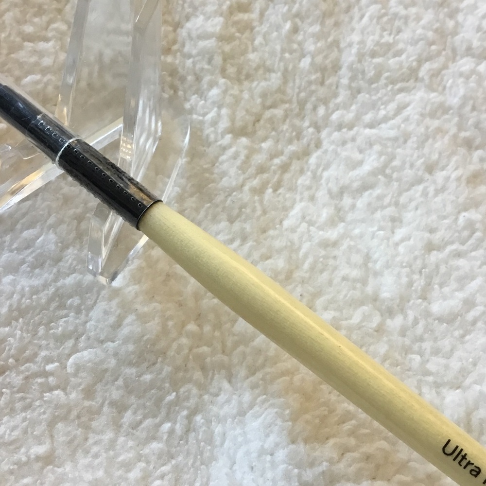 Bobbi Brown Ultra Fine Eyeliner Brush - Picture 5 of 13